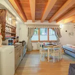 Cozy Nest In - Happy 바르도네키아