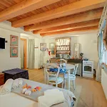아파트 Cozy Nest In - Happy 바르도네키아